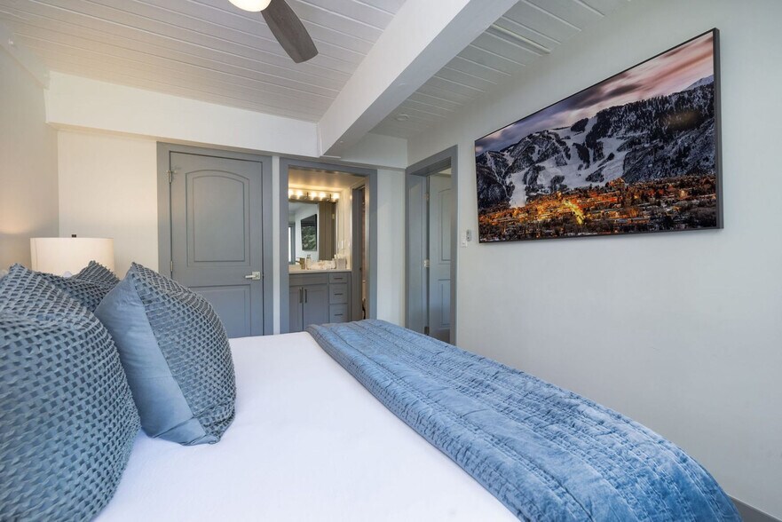 Building Photo - 70 Gallun Ln