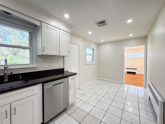 Building Photo - 92 Woodcliff Rd