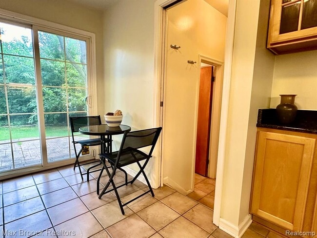 Building Photo - 1619 Poplar Ave