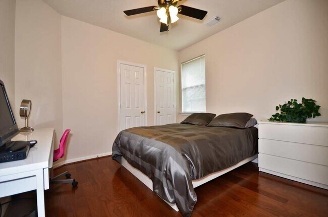 Building Photo - 21114 Albany Park Ln