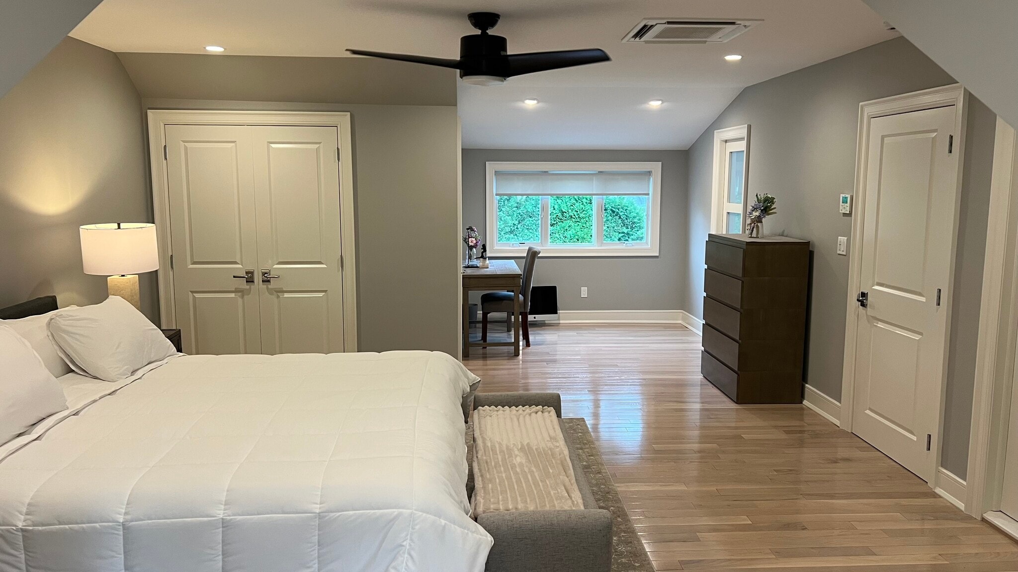 Bedroom-full view - 15 Broadway