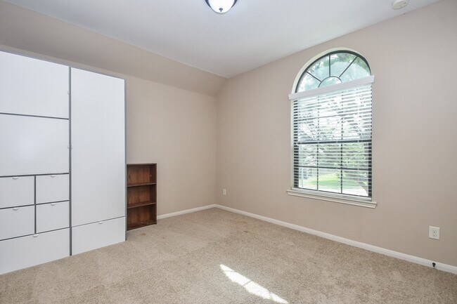 Building Photo - 6034 Gracys Landing Ln