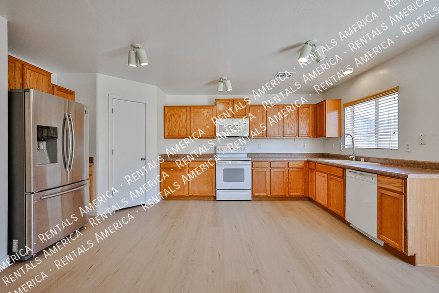 Building Photo - 11627 W Cheryl Dr