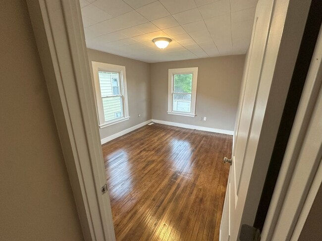 Building Photo - Fully Remodeled 3 Bedroom Single Family Home