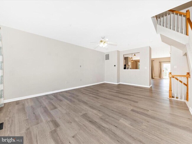 Building Photo - 2103 Paxton Terrace