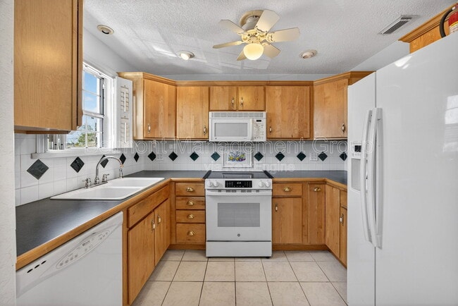 Building Photo - 1500 Gay Rd