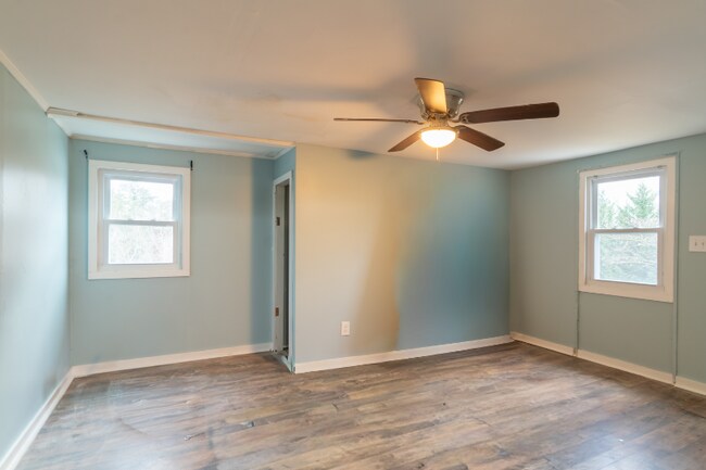 Building Photo - 104 Geissinger Ave