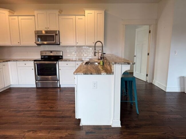 Building Photo - Beautiful Two-Story House in Woodbine - Fenced in Backyard