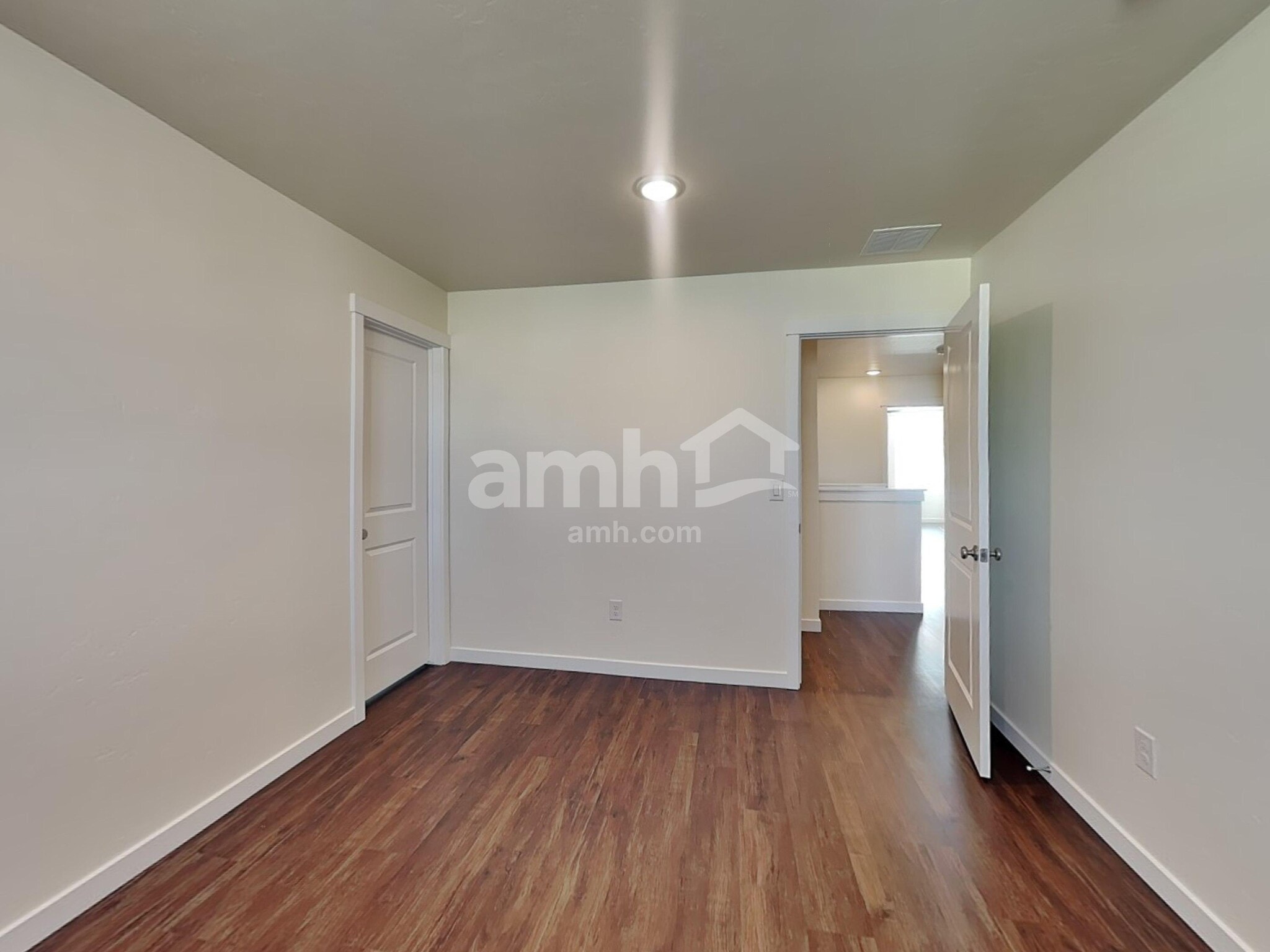 Building Photo - 1496 N Garnet Creek Ave