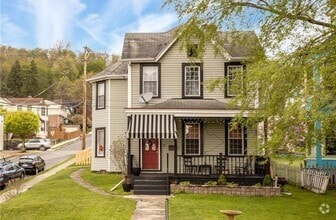 Building Photo - Stylish Victorian Home!