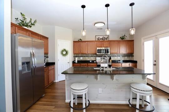 Building Photo - 3260 Matthews Dr