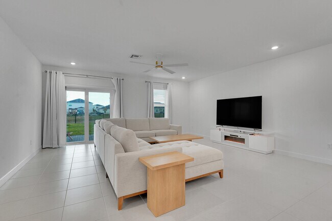 Building Photo - 6371 Windwood Wy