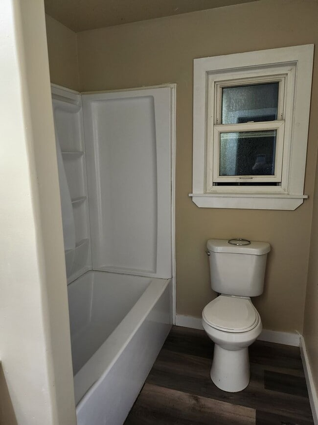 Building Photo - Near Downtown Oregon City -Off Holcomb Rd