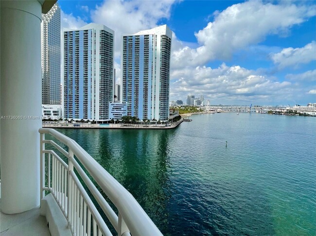 Building Photo - 888 Brickell Key Dr