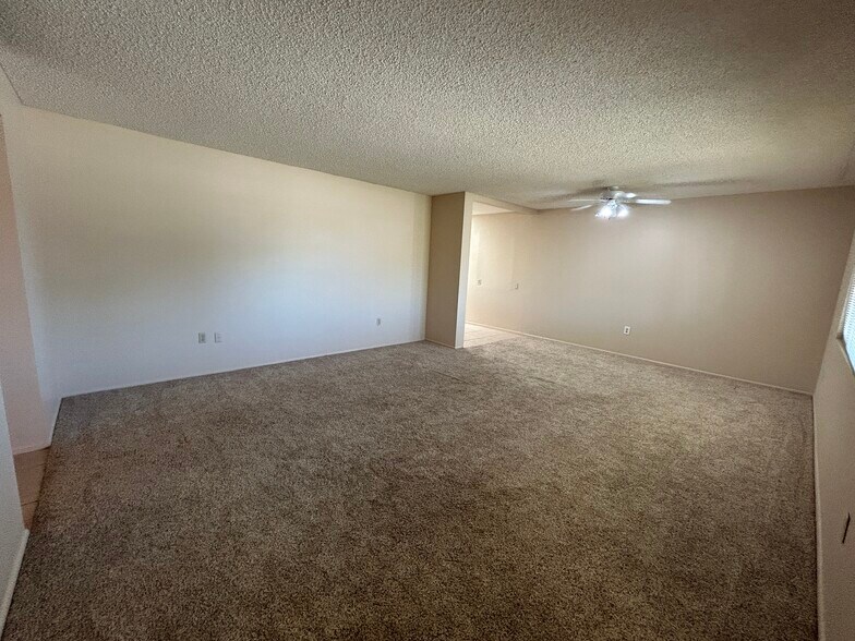 Building Photo - 10615 W Cheryl Dr