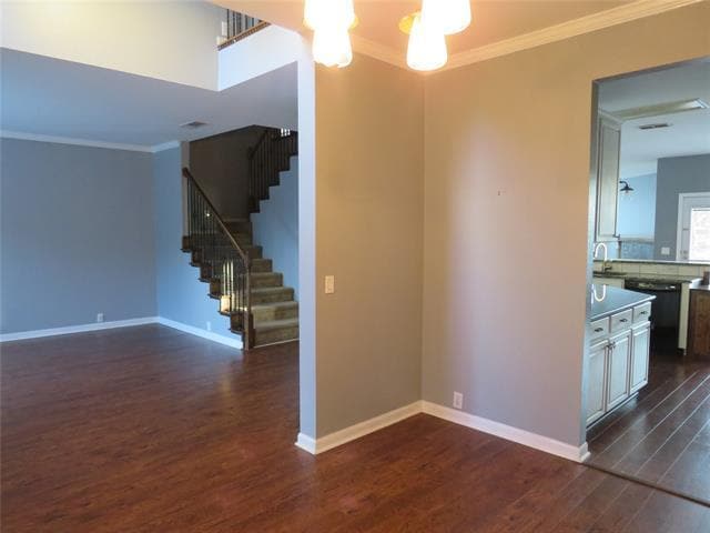 Building Photo - 7585 Ravenhill Dr