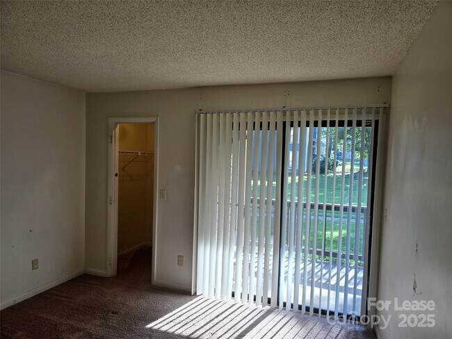 Building Photo - 4524 Sharon Chase Dr
