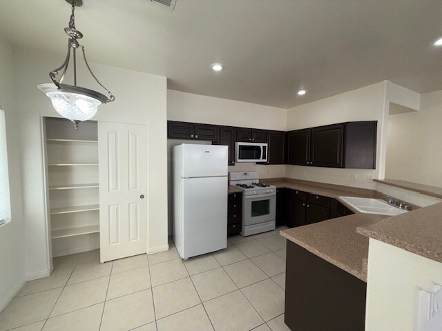 Building Photo - 3520 Glorious Iris Pl