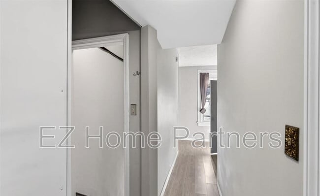 Building Photo - 3005 S Compton Ave