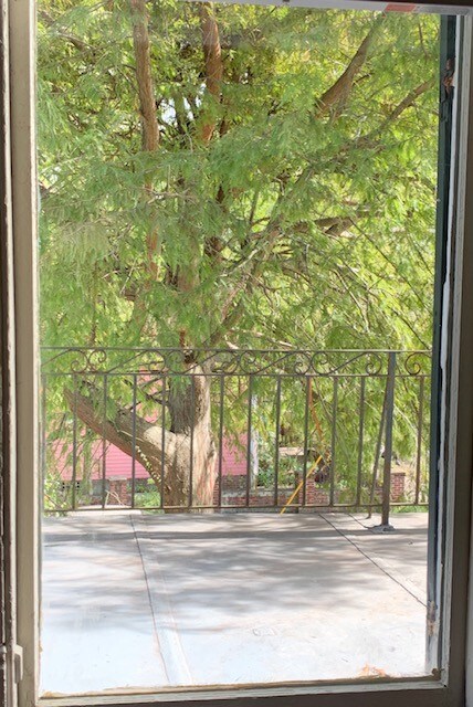 BEDROOM BALCONY ACCESS - 8205 Freret St