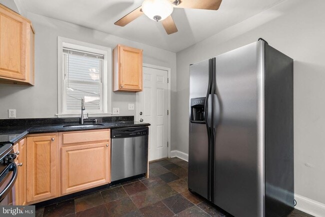 Building Photo - 1456 Battery Ave