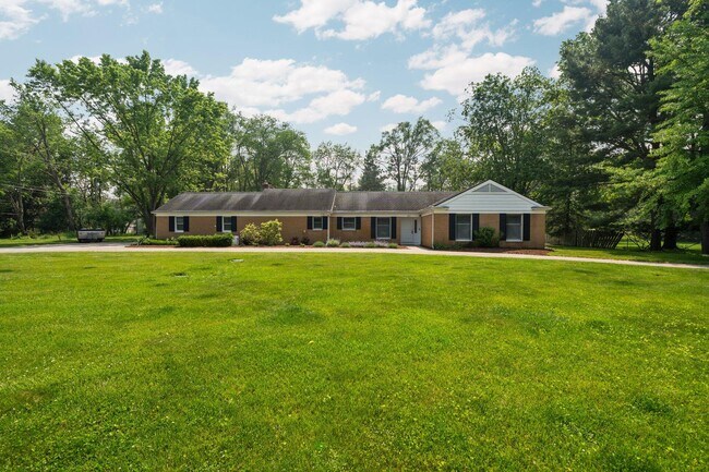 Building Photo - 3673 Pheasant Dr