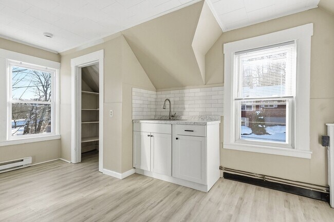 Building Photo - 29 Allen St