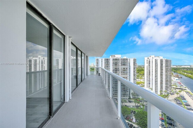 Building Photo - 20505 E Country Club Dr