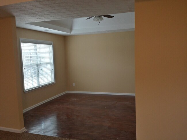 Building Photo - Impressive 4 bedroom and 3 bath home!