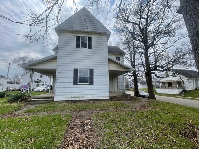 Building Photo - 301 E Memorial Dr