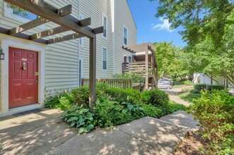 Building Photo - Bright & Cheery 2 BR 2 Bath Unit Available...