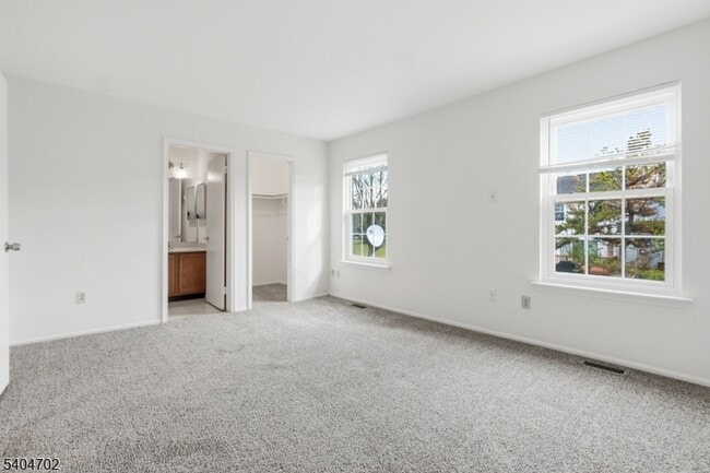 Building Photo - 374 Aldeburgh Ave