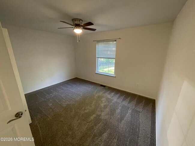 Building Photo - 220 Middie Ln