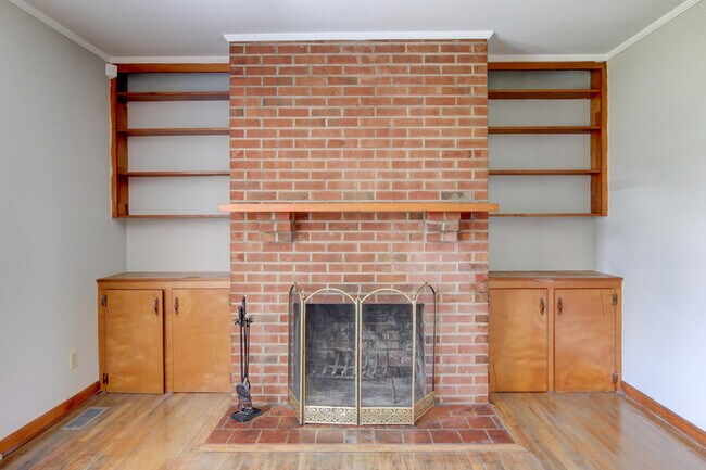 Building Photo - 104 W McReynolds Dr