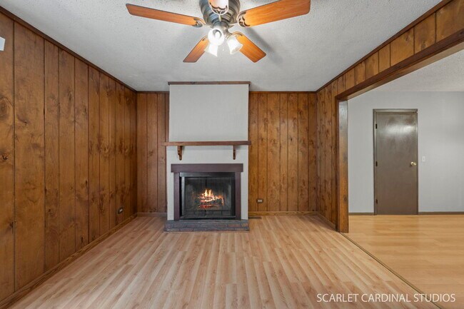 Building Photo - 2S211 Sanchez Dr