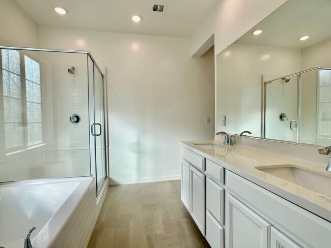 Building Photo - LOVELY TOWNHOUSE FOR RENT - GATED 3 BED 3 ...
