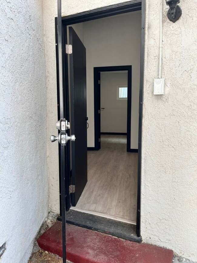 Building Photo - Beatiful and spacious Rental in Montebello for Lease