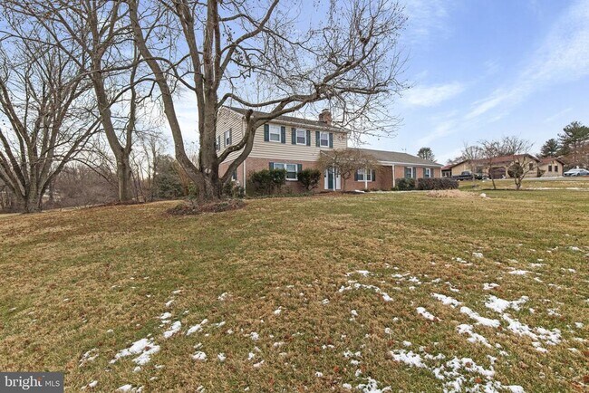 Building Photo - 2713 Wesleyan Dr