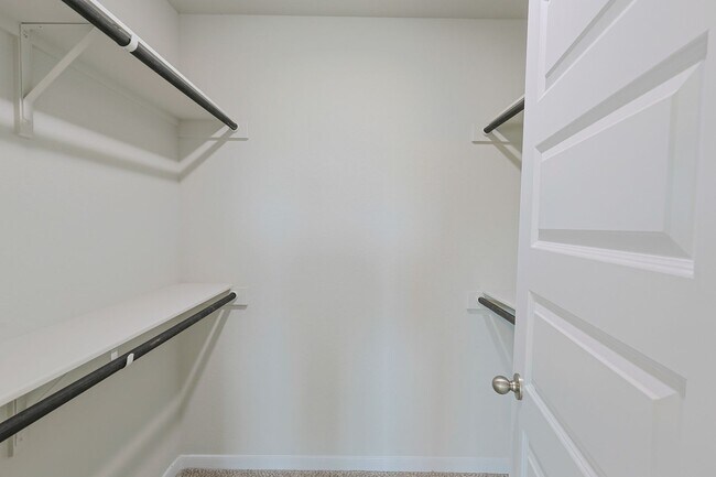 Building Photo - Modern Townhouse in New Braunfels