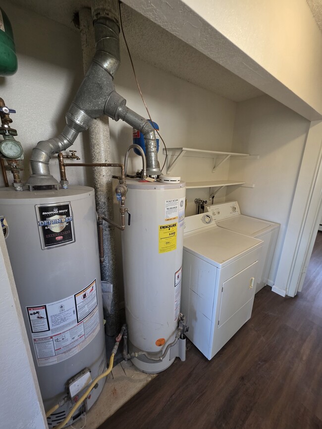 Building Photo - 487 Tracy Dr