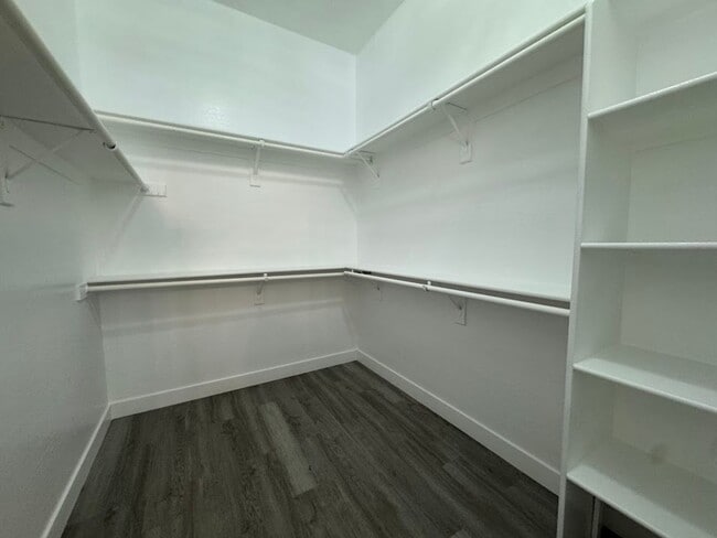 Building Photo - BEAUTIFUL 4 BEDROOM 2 BATHROOM HOME IN PHO...