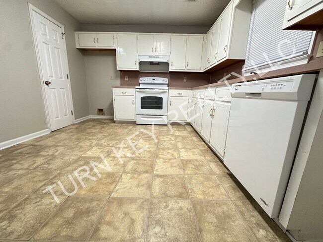 Building Photo - Townhome for rent in Grayson Valley