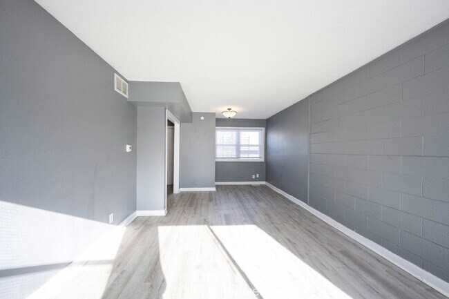 Building Photo - "Charming 2-Bedroom Retreat in Indianapoli...