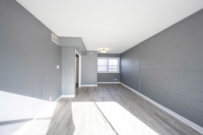 Building Photo - "Charming 2-Bedroom Retreat in Indianapolis – Cozy 900 Sq Ft Living!"