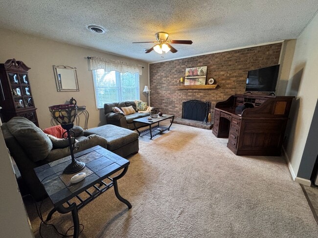 Building Photo - Lovelaceville Road