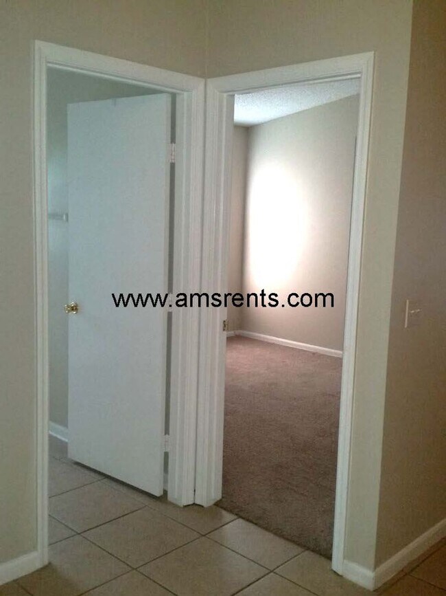 Building Photo - Spacious 3 bedroom 2 bath in Apopka