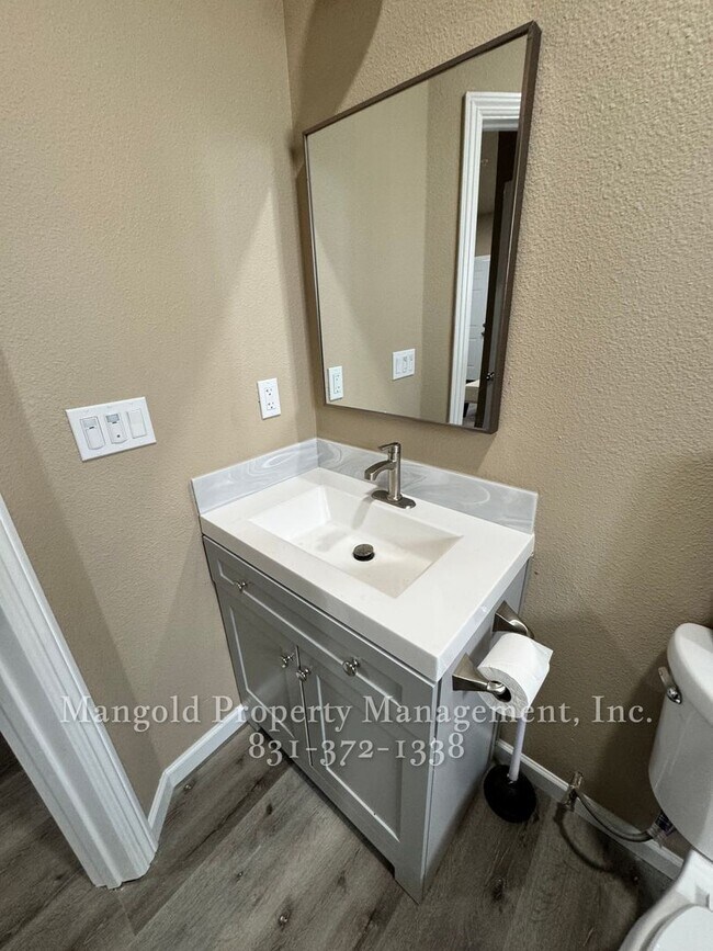 Building Photo - 1317man