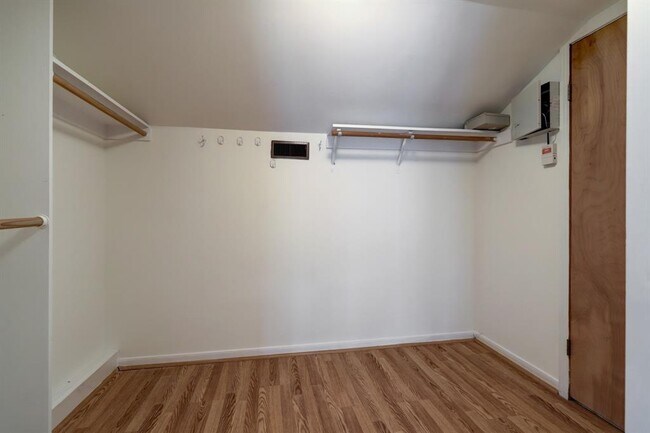 Building Photo - 6601 Brompton Rd