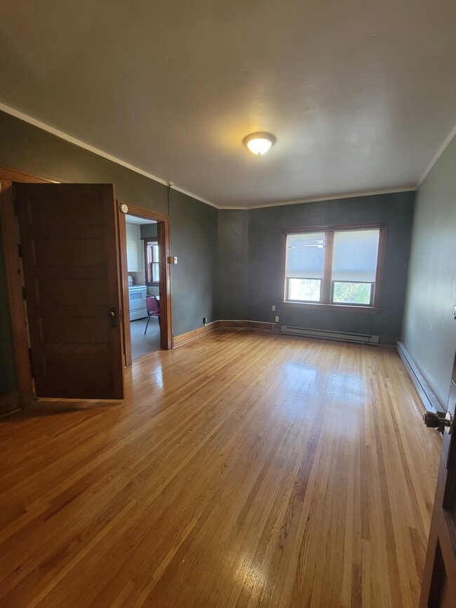 Building Photo - Best Apartments