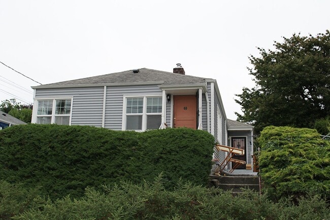 Primary Photo - RENOVATED BALLARD 3 BED, 2 BATH DUPLEX UNIT CLOSE TO ALL!